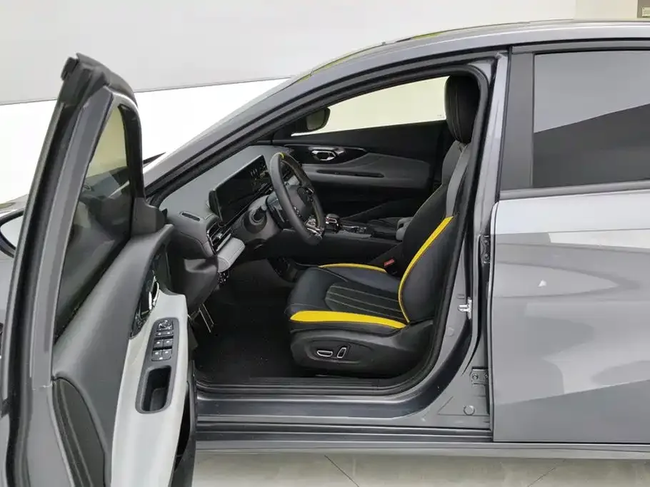 GAC Trumpchi Trumpchi Emkoo 2023 270T DCT J15 Edition — Фото автомобиля 9