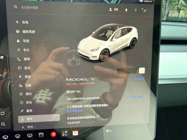 Tesla Model Y — Фото автомобиля 18