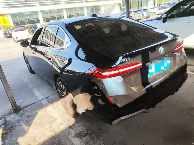 BMW 5 Series — Фото автомобиля 4