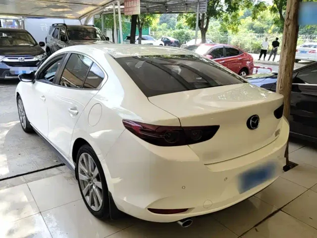 Mazda Axela — Фото автомобиля 4