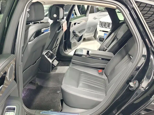 Hongqi H9 — Фото автомобиля 7