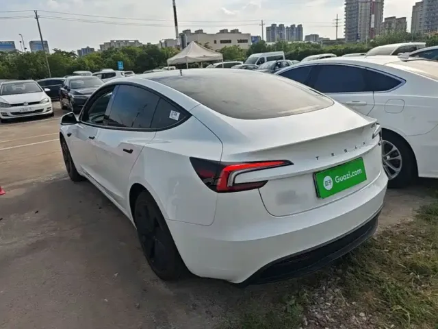 Tesla Model 3 2025 Model Year Facelift Rear-Wheel Drive — Фото автомобиля 4