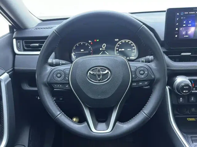 Toyota RAV4 — Фото автомобиля 13
