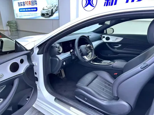 Mercedes-Benz E-Class — Фото автомобиля 4