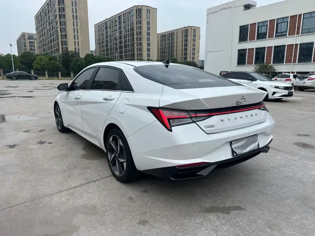 Hyundai Elantra — Фото автомобиля 11