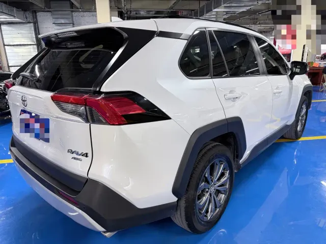 Toyota RAV4 — Фото автомобиля 19