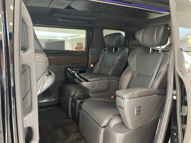 Toyota Alphard — Фото автомобиля 20