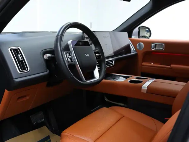 Li Auto L8 — Фото автомобиля 12