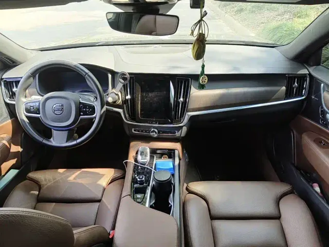 Volvo S90 — Фото автомобиля 12
