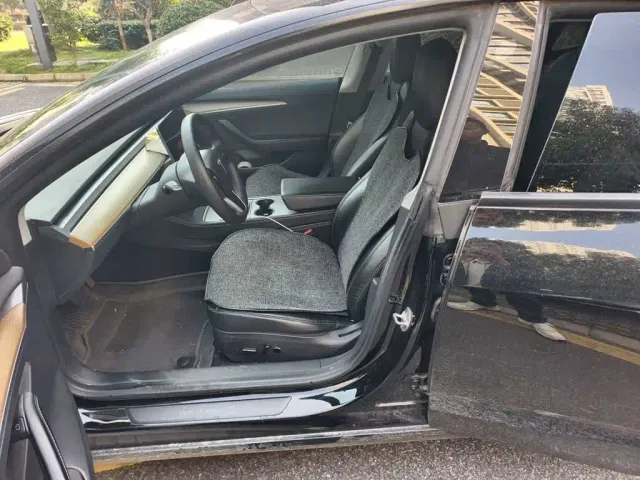 Tesla Model 3 — Фото автомобиля 11