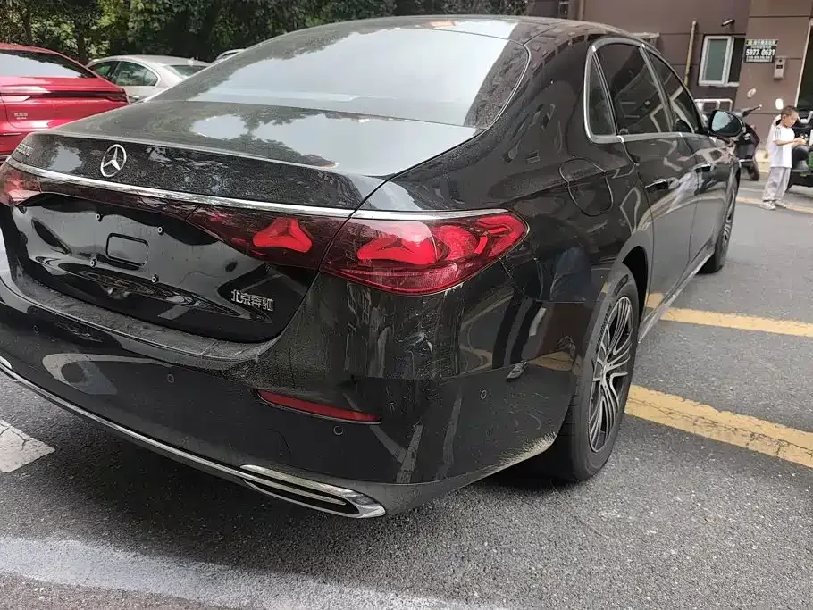 Mercedes-Benz Mercedes-Benz E-Class — Фото автомобиля 3