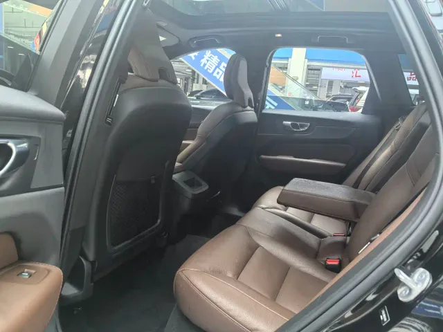 Volvo XC60 — Фото автомобиля 11