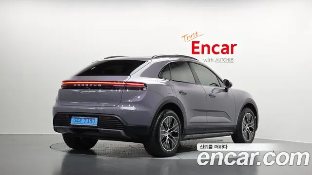 Porsche Macan Electric — Фото автомобиля 2