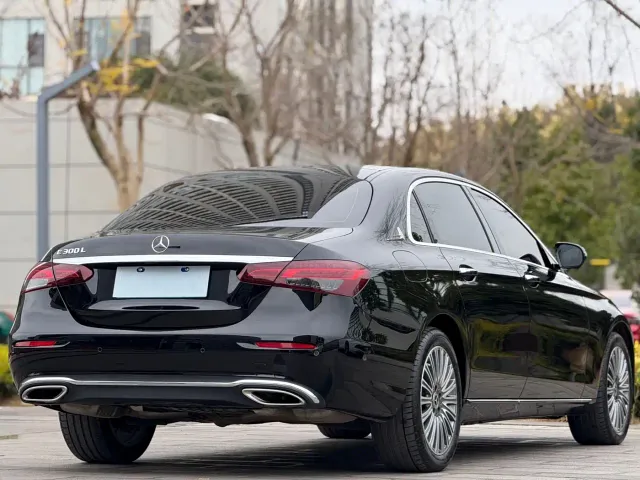Mercedes-Benz E-Class — Фото автомобиля 7