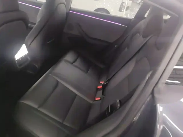 Tesla Model 3 — Фото автомобиля 16
