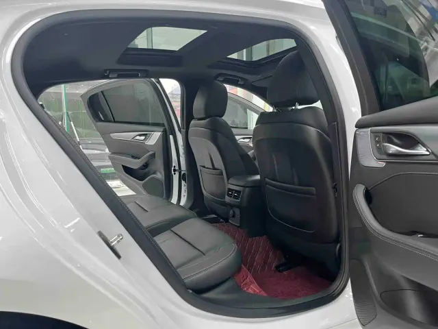 Cadillac CT5 — Фото автомобиля 11