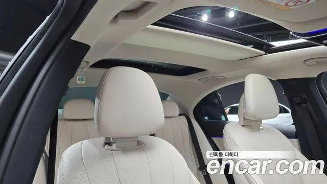 Mercedes-Benz E-Class — Фото автомобиля 19