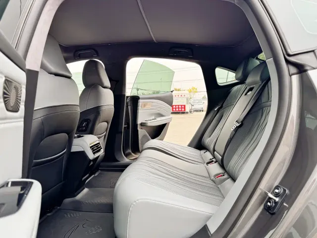 Geely Galaxy E8 — Фото автомобиля 17