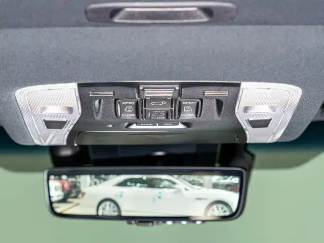 Lexus LM — Фото автомобиля 17