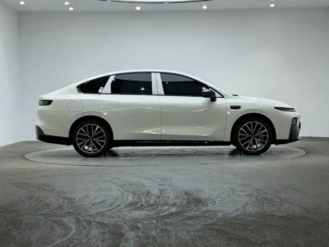 Leapmotor B01 — Фото автомобиля 4