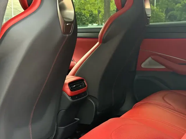 Xiaomi SU7 — Фото автомобиля 8