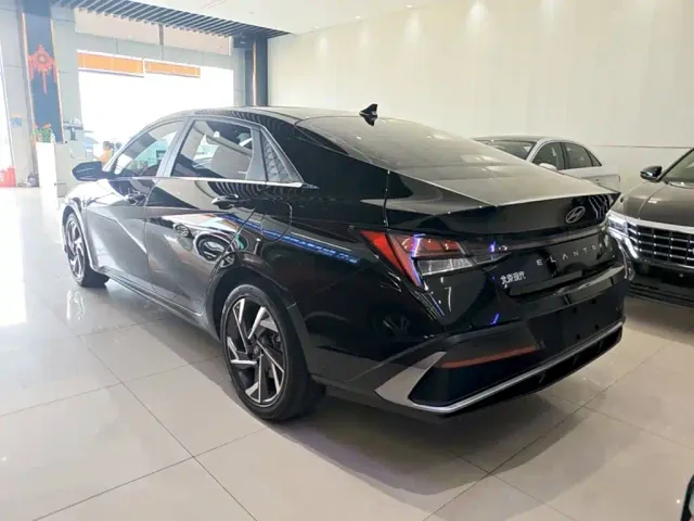 Hyundai Elantra — Фото автомобиля 4