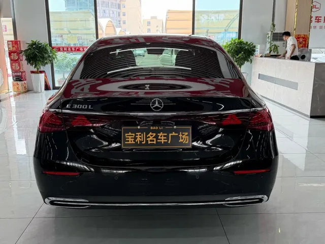 Mercedes-Benz E-Class — Фото автомобиля 7