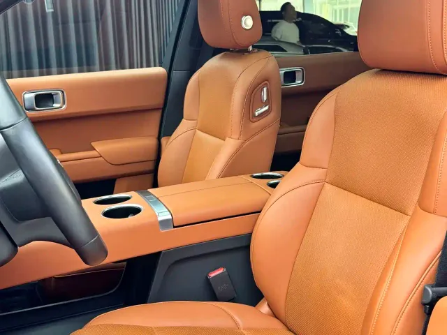 Li Auto L8 — Фото автомобиля 10