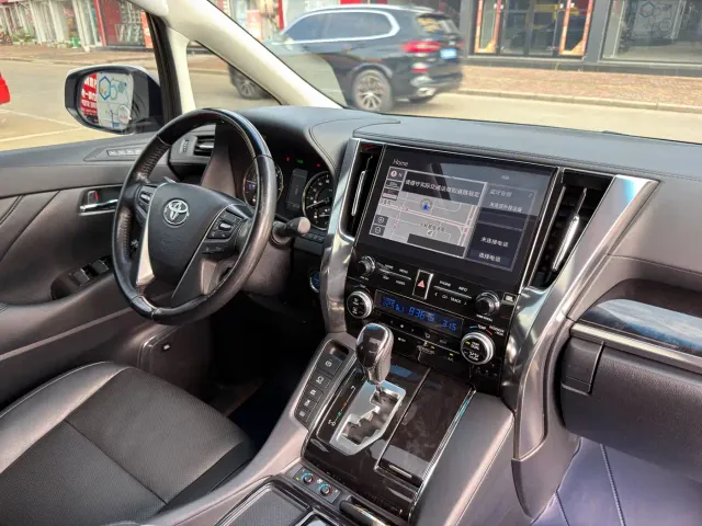 Toyota Vellfire — Фото автомобиля 12