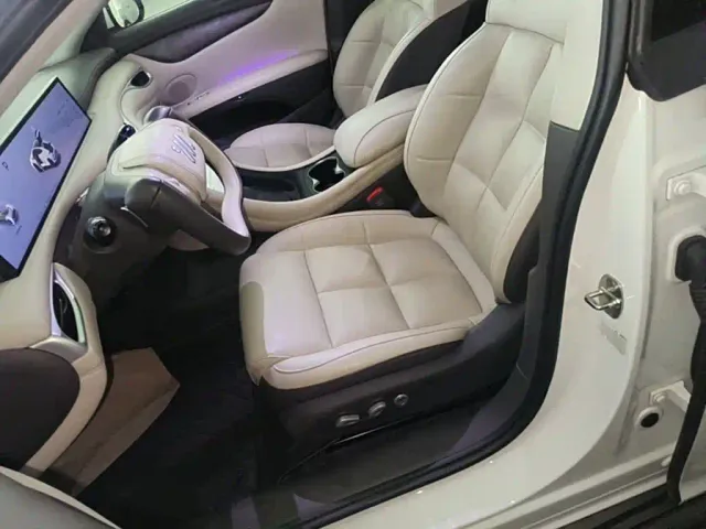IM Motors L6 — Фото автомобиля 14