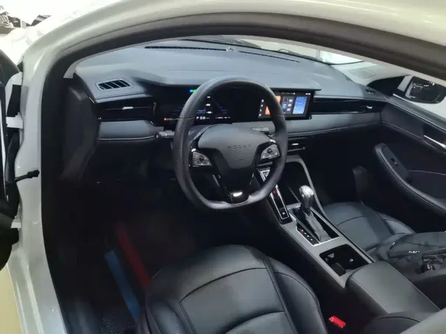 Roewe i5 — Фото автомобиля 9
