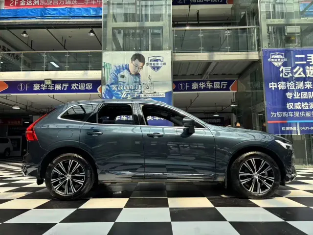 Volvo XC60 — Фото автомобиля 14