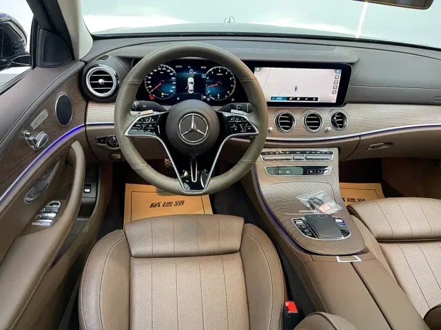 Mercedes-Benz E-Class — Фото автомобиля 24