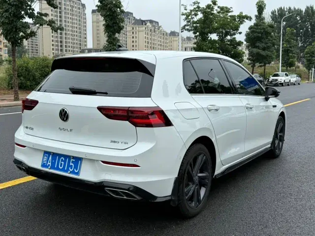 Volkswagen Golf — Фото автомобиля 11