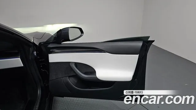 Tesla Model S — Фото автомобиля 24