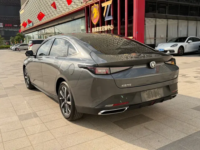 Changan Eado — Фото автомобиля 18