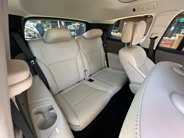 Li Auto i8 — Фото автомобиля 21