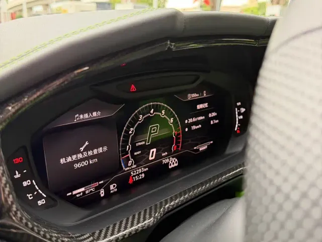 Lamborghini Urus — Фото автомобиля 3