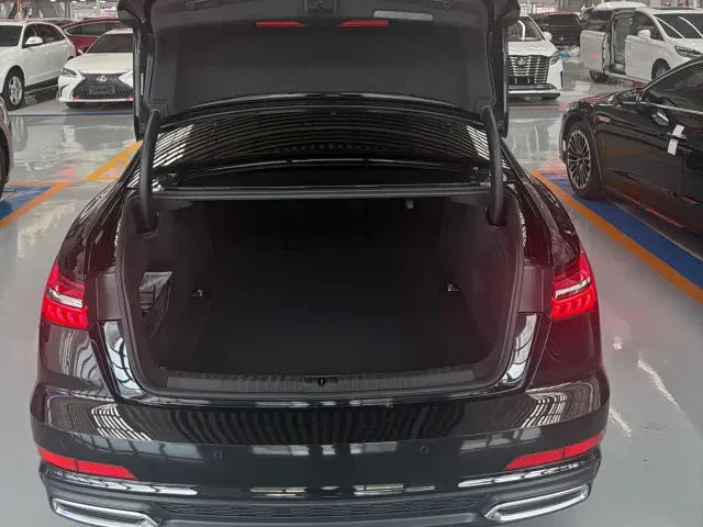Audi A6L — Фото автомобиля 21