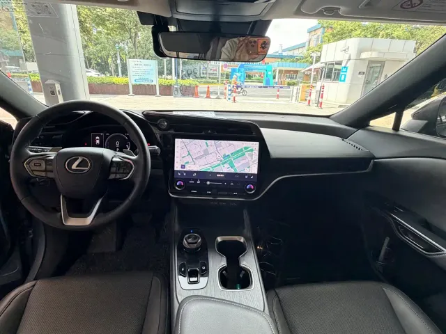 Lexus RZ — Фото автомобиля 5