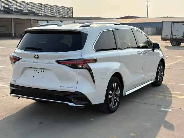 Toyota Granvia — Фото автомобиля 6