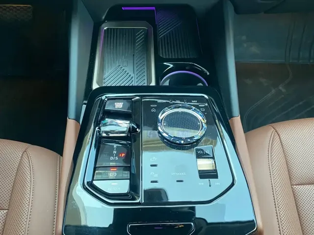 BMW 5 Series — Фото автомобиля 11
