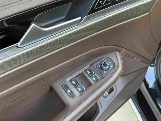 Volkswagen Phideon — Фото автомобиля 9