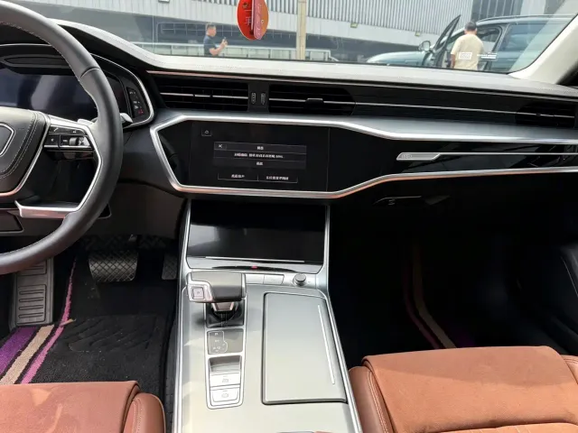 Audi A7L — Фото автомобиля 8