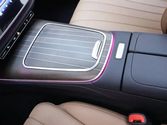 Mercedes-Benz E-Class — Фото автомобиля 12
