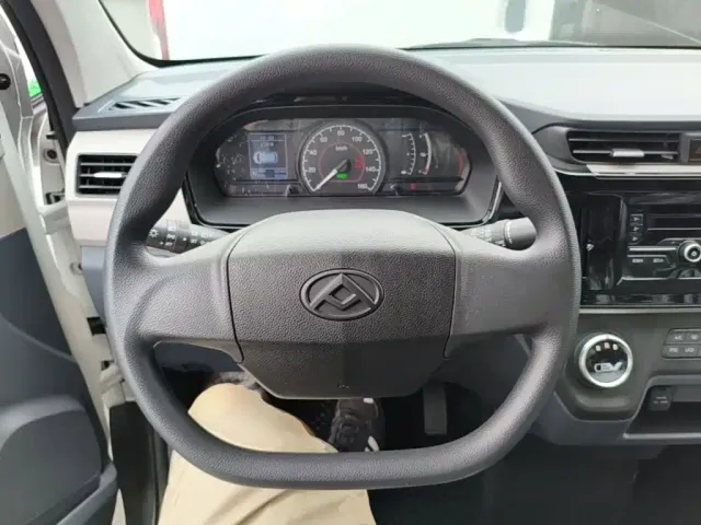 Maxus EV30 — Фото автомобиля 6