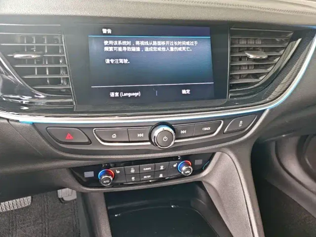 Buick Regal — Фото автомобиля 12