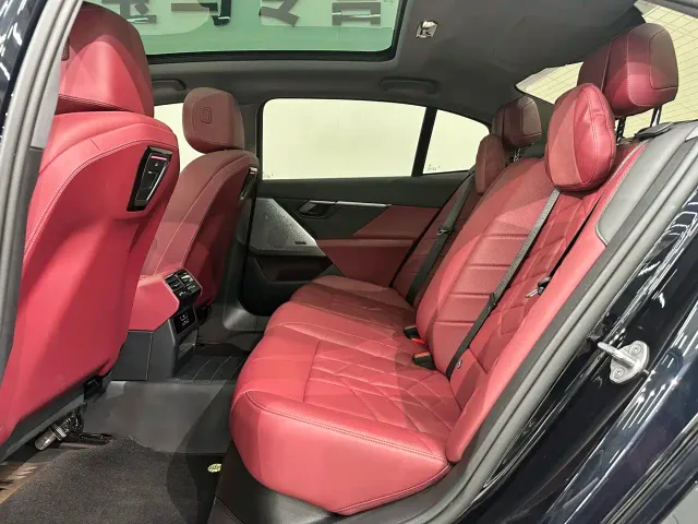 BMW 5 Series — Фото автомобиля 16
