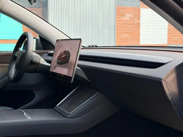 Tesla Model Y — Фото автомобиля 6