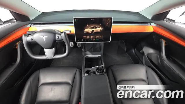 Tesla Model 3 — Фото автомобиля 10